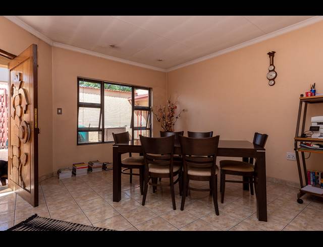 3 BEDROOM FREEHOLD SOLD IN ROSEACRE